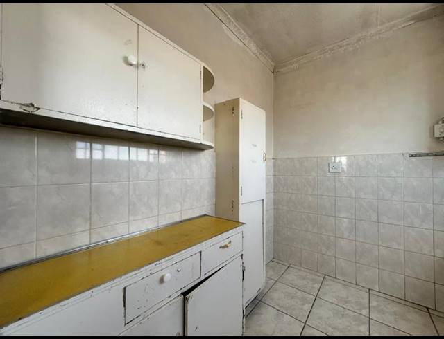 2 BEDROOM APARTMENT FOR SALE IN SPRINGS CENTRAL